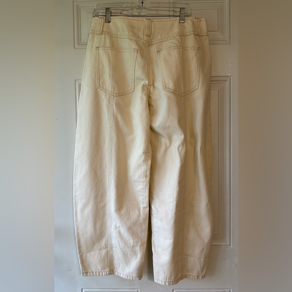 Universal Thread Mid Rise Barrel Leg Ankle Denim Jeans - Picture 4 of 11